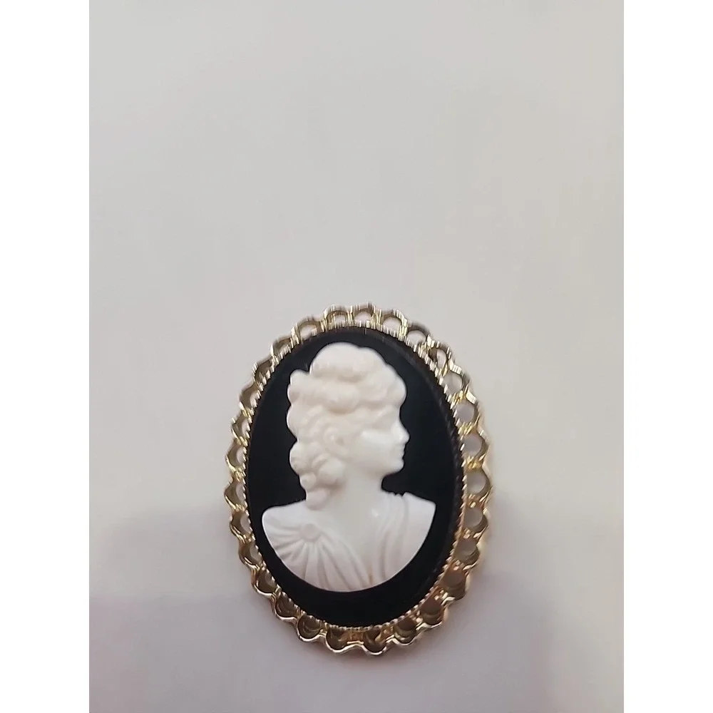 vintage‎ Black And White brooch pin pendant